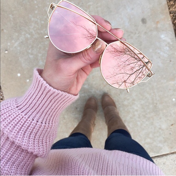 ✰ Authentic Rosegold Mirrored Sunglasses ✰ - Picture 2 of 8